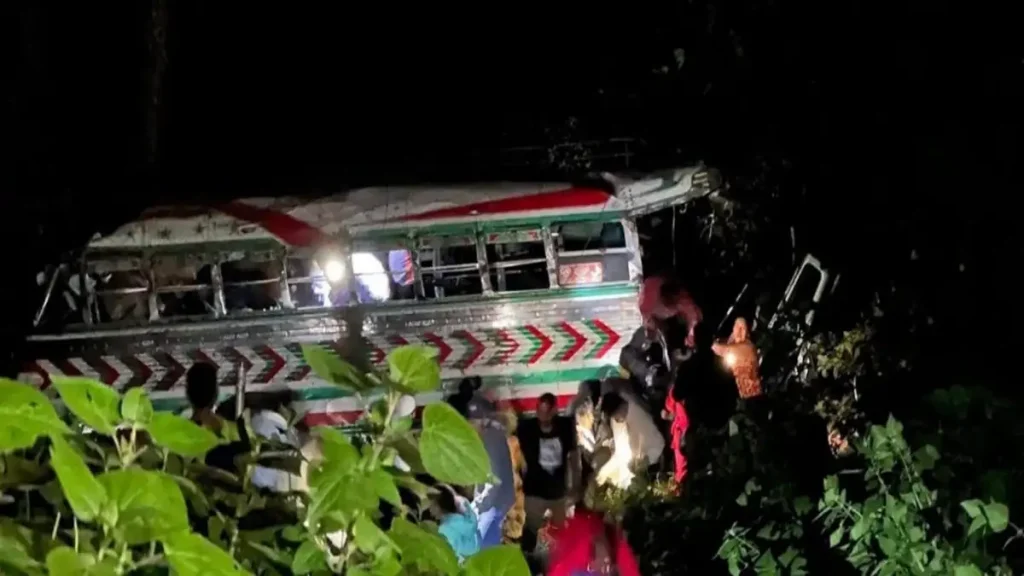 Γουατεμάλα: Δεκάδες νεκροί και τραυματίες από πτώση λεωφορείου σε φαράγγι