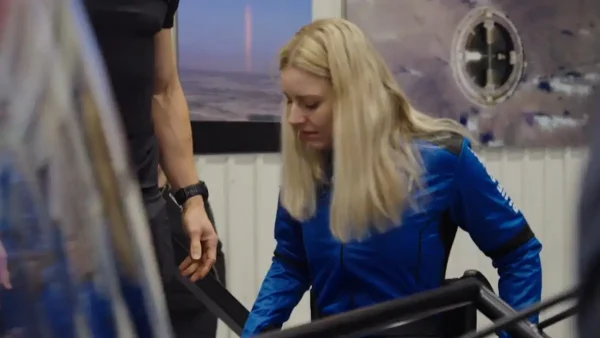 Ιστορική εκτόξευση πυραύλου στις ΗΠΑ: Ο πρώτος άνθρωπος σε αναπηρικό αμαξίδιο ταξίδεψε στο διάστημα