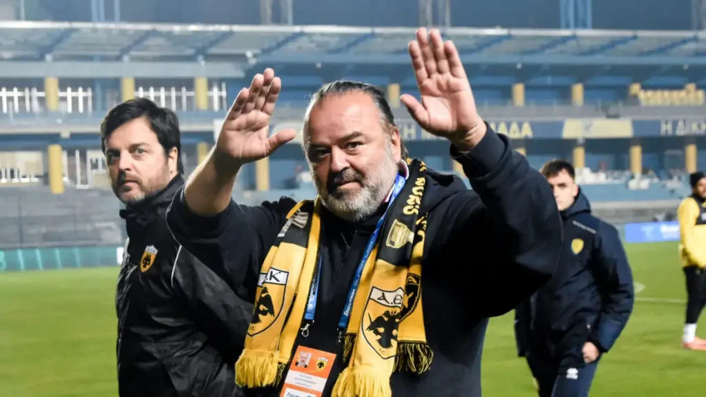 Ηλιόπουλος: Αν έχει ο Ολυμπιακός παράπονα για τη διαιτησία, εμείς πρέπει να βγούμε με σημαίες στο Σύνταγμα