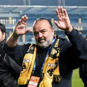 Ηλιόπουλος: Αν έχει ο Ολυμπιακός παράπονα για τη διαιτησία, εμείς πρέπει να βγούμε με σημαίες στο Σύνταγμα