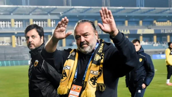 Ηλιόπουλος: Αν έχει ο Ολυμπιακός παράπονα για τη διαιτησία, εμείς πρέπει να βγούμε με σημαίες στο Σύνταγμα