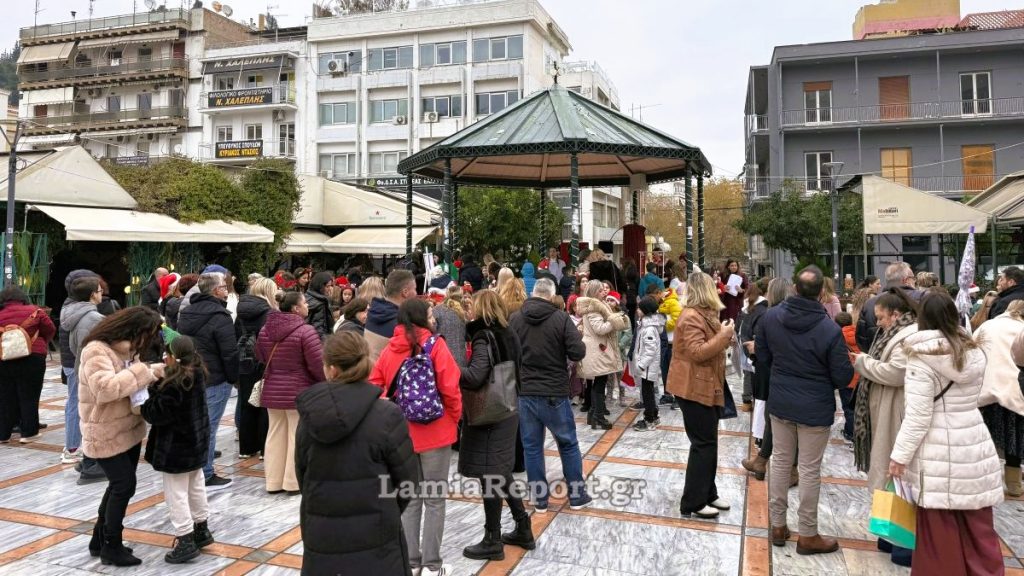 Ένα παραμυθένιο χριστουγεννιάτικο σκηνικό «ζωντάνεψε» στην πλατεία Ελευθερίας (ΒΙΝΤΕΟ-ΦΩΤΟ)