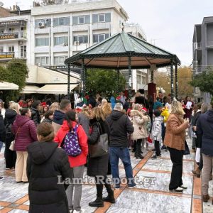 Ένα παραμυθένιο χριστουγεννιάτικο σκηνικό «ζωντάνεψε» στην πλατεία Ελευθερίας (ΒΙΝΤΕΟ-ΦΩΤΟ)