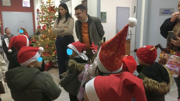 Κάλαντα μαθητών στο Δημαρχείο Λοκρών στην Αταλάντη