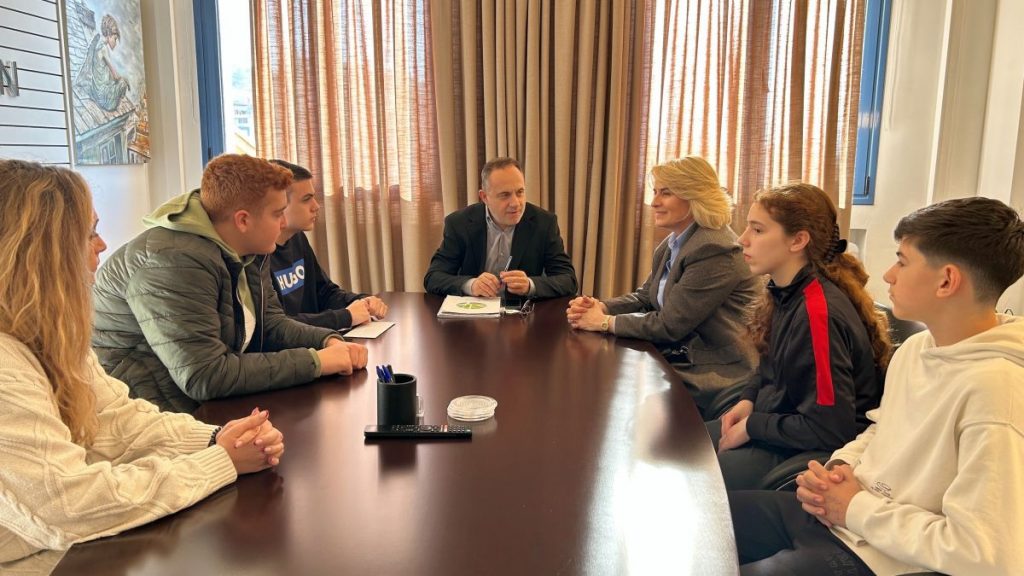 Οι μαθητές του Πρότυπου Εκκλησιαστικού Γυμνασίου-Λυκείου Λαμίας επισκέφθηκαν τον δήμαρχο