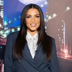 Ιουλία Καλλιμάνη για το επεισόδιο με τον θαμώνα: «Αν γυρνούσα τον χρόνο πίσω μπορεί να ζήταγα συγγνώμη»