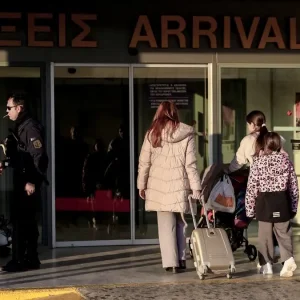 Αγρότες: Κλειστό το αεροδρόμιο Χανιών λόγω των κινητοποιήσεων – Μέχρι τις 11 το βράδυ οι πτήσεις στο «Ν. Καζαντζάκης» στο Ηράκλειο