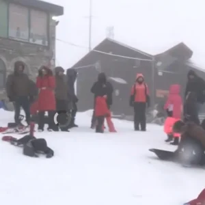 Πυκνό χιόνι στο Καϊμακτσαλάν -Άνοιξε το χιονοδρομικό κέντρο (ΒΙΝΤΕΟ)