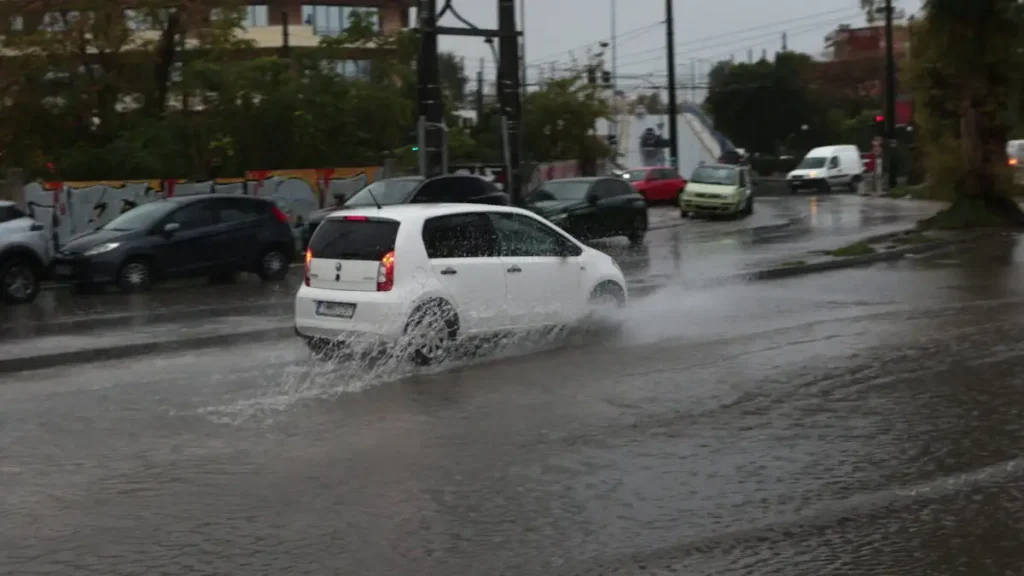Κακοκαιρία Byron: Διακοπή κυκλοφορίας σε δρόμους της Κεντρικής Μακεδονίας, Πιερίας και Χαλκιδικής λόγω προβλημάτων από τα έντονα φαινόμενα