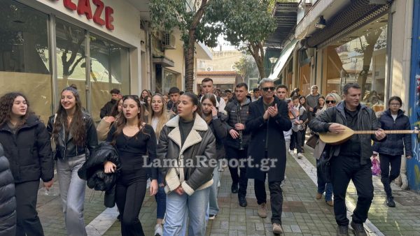 Λαμία: Μελωδικά Χριστούγεννα στο κέντρο της πόλης από το Μουσικό Σχολείο