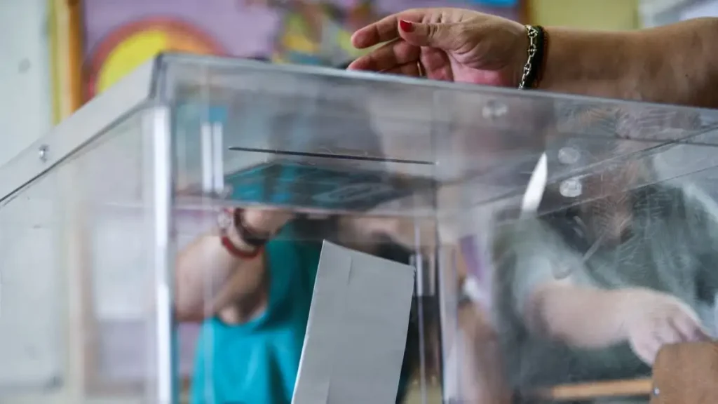 Δημοσκόπηση Interview: Στο 30,8% η ΝΔ, πάνω από 17% η διαφορά με το ΠΑΣΟΚ – Στο πλευρό των αγροτών το 76% των ερωτηθέντων