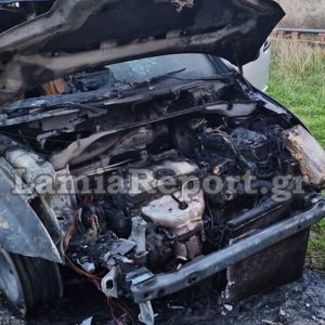 Τραγωδία: Απανθρακωμένο άτομο σε φλεγόμενο αυτοκίνητο - Πυρκαγιά την ίδια ώρα στο σπίτι του