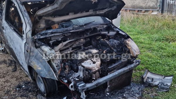 Τραγωδία: Απανθρακωμένο άτομο σε φλεγόμενο αυτοκίνητο - Πυρκαγιά την ίδια ώρα στο σπίτι του