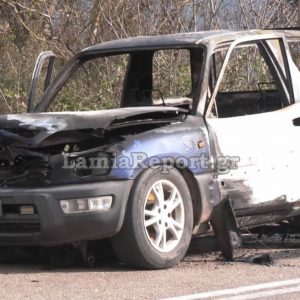 Τραγωδία: Απανθρακωμένο άτομο σε φλεγόμενο αυτοκίνητο - Πυρκαγιά την ίδια ώρα στο σπίτι του (ΦΩΤΟ)