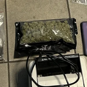 Δύο συλλήψεις για ναρκωτικά στους Αμπελόκηπους -31χρονος πέταξε σακίδιο με κάνναβη από το μπαλκόνι