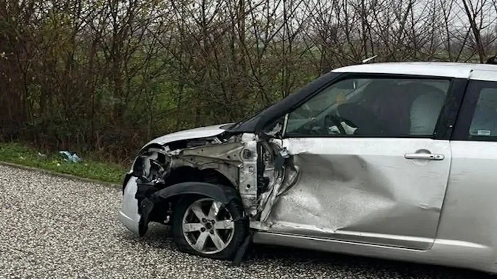 Καρδίτσα: ΚΤΕΛ με δεκάδες επιβάτες συγκρούστηκε με αυτοκίνητο – Δεν υπήρξαν τραυματισμοί