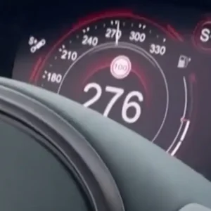 Όταν ο Στέφανος Τσιτσιπάς έτρεχε με 276 χλμ. με την Aston Μartin του