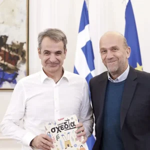 Ο Κυριάκος Μητσοτάκης υποδέχτηκε τον Χρήστο Αλεφάντη, ιδρυτή του περιοδικού δρόμου «Σχεδία»