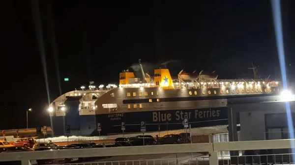 Άδειο αναχώρησε το πλοίο «Διαγόρας» από το λιμάνι της Μυτιλήνης: Μπλόκαραν τις εισόδους οι αγρότες, δείτε βίντεο