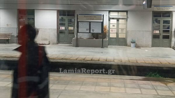 Χριστούγεννα μέσα στο τραίνο! Βλάβη αμαξοστοιχίας έξω από το Λιανοκλάδι