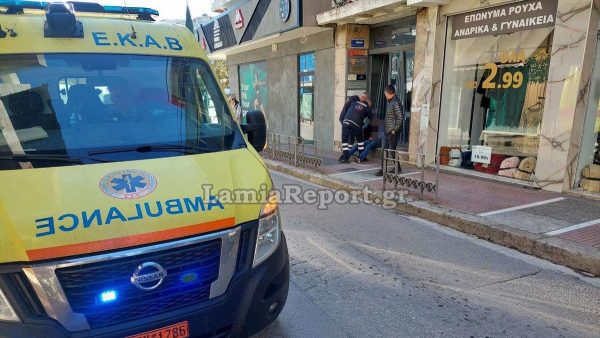 Λαμία: Ήταν για ώρα πεσμένος στην είσοδο πολυκατοικίας και νόμιζαν ότι είναι νεκρός - Μεγάλη αναστάτωση στο κέντρο της πόλης