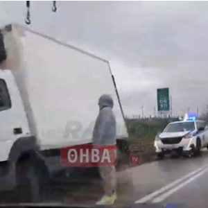 Εκτροπή φορτηγού στον περιφερειακό δρόμο της Θήβας