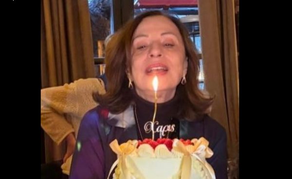 Η Χάρις Αλεξίου έγινε 75 ετών και τα γιόρτασε στη Χαλκίδα