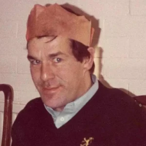 Μία απίστευτη χριστουγεννιάτικη ιστορία: Άνοιξαν το σπίτι τους σε έναν 30χρονο άστεγο και έμεινε μαζί τους για 45 χρόνια μέχρι που πέθανε