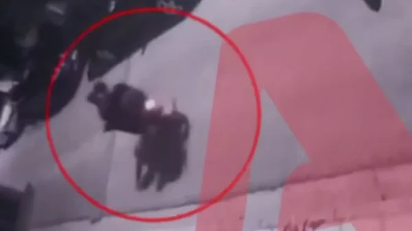 Επεισοδιακή καταδίωξη 12χρονου και 13χρονου που έκλεψαν μοτοσικλέτα από το Περιστέρι, δείτε βίντεο