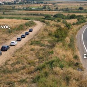 Μεγάλη ταλαιπωρία για τους εξοδούχους των Χριστουγέννων - Οδηγούν ακόμα και μέσα από χωματόδρομους - ΒΙΝΤΕΟ