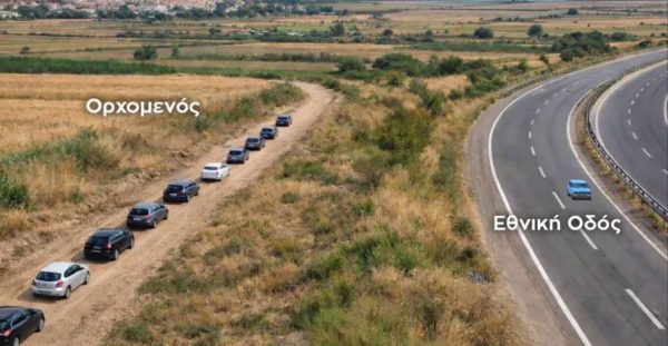 Μεγάλη ταλαιπωρία για τους εξοδούχους των Χριστουγέννων - Οδηγούν ακόμα και μέσα από χωματόδρομους - ΒΙΝΤΕΟ