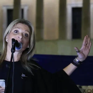Μαρία Καρυστιανού: «Είμαι στην πρώτη γραμμή οργάνωσης κινήματος που μπορεί να γίνει κόμμα»