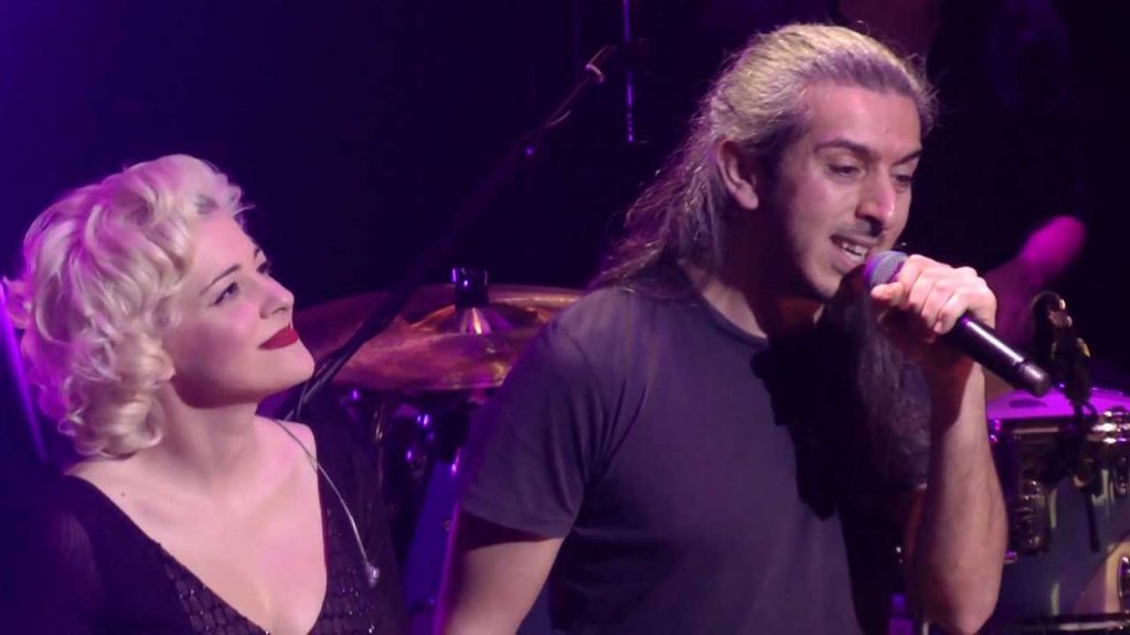 Νατάσα Μποφίλιου και Γιάννης Χαρούλης άλλαξαν όνομα στην περιοδεία τους μετά τις αντιδράσεις του γιου του Μάνου Χατζηδάκι