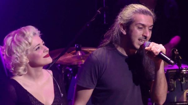 Νατάσα Μποφίλιου και Γιάννης Χαρούλης άλλαξαν όνομα στην περιοδεία τους μετά τις αντιδράσεις του γιου του Μάνου Χατζηδάκι