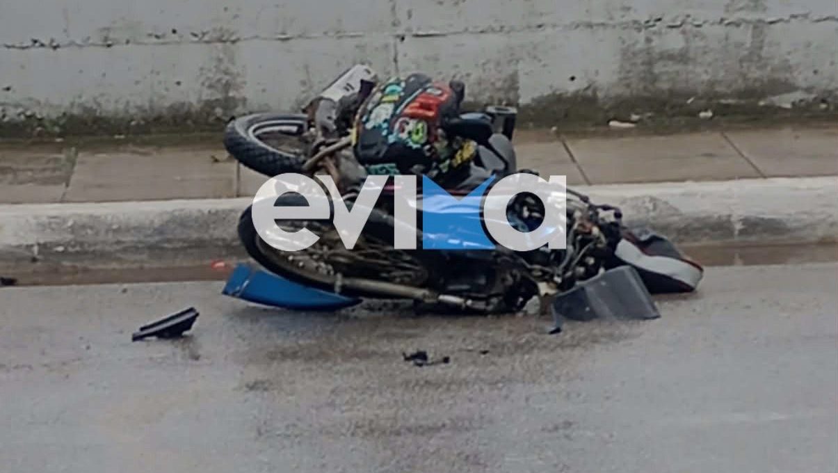 Τροχαίο με μηχανάκι και δύο τραυματίες στα Ψαχνά