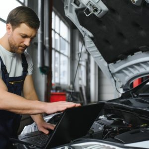 Ζητείται μηχανικός αυτοκινήτων στη Λαμία