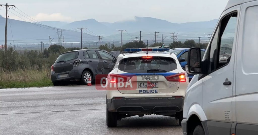 Μετωπική σύγκρουση με τραυματίες έξω από τη Θήβα