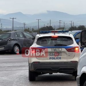 Μετωπική σύγκρουση με τραυματίες έξω από τη Θήβα