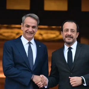 Τηλεφωνική επικοινωνία Μητσοτάκη – Χριστοδουλίδη για το Κυπριακό πριν τη συνάντηση με τον τουρκοκύπριο ηγέτη Ερχιουρμάν