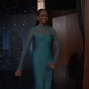 Η αδυνατισμένη Μισέλ Ομπάμα με εφαρμοστό φόρεμα στην εκπομπή του Τζίμι Κίμελ