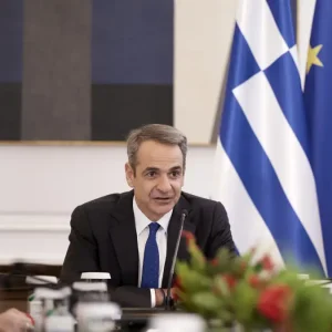 Μητσοτάκης σε αγρότες: «Δεν υποκύπτουμε σε εκβιασμούς – Τον πρώτο λόγο για την απελευθέρωση των δρόμων τον έχει η Τροχαία»