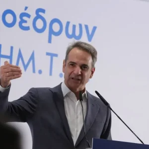 Κυριάκο πάρε το καρότσι να πας για ψώνια στο σούπερ μάρκετ, γιατί μάλλον ζεις σε άλλη χώρα...