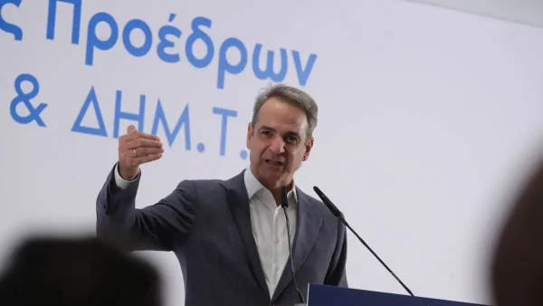 Κυριάκο πάρε το καρότσι να πας για ψώνια στο σούπερ μάρκετ, γιατί μάλλον ζεις σε άλλη χώρα...