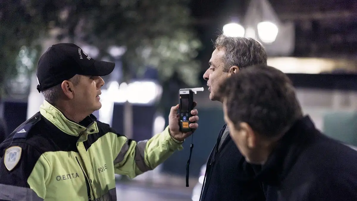 Κυριάκος Μητσοτάκης: Επισκέφθηκε μπλόκο για αλκοτέστ μαζί με τον Μιχάλη Χρυσοχοΐδη το βράδυ του Σαββάτου