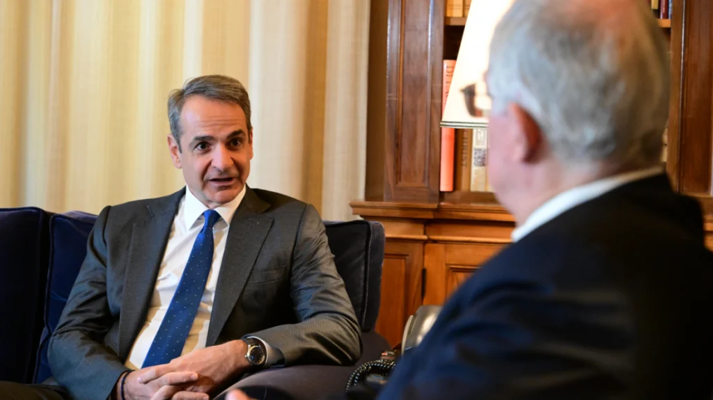 Μητσοτάκης σε Τασούλα: Πιστεύω ότι αγρότες θα απομακρυνθούν σύντομα από τα μπλόκα