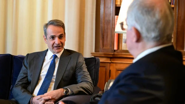 Μητσοτάκης σε Τασούλα: Πιστεύω ότι αγρότες θα απομακρυνθούν σύντομα από τα μπλόκα