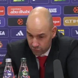 Ο Σπανούλης ήταν μόνος του στη συνέντευξη Τύπου της Μονακο: «Καλησπέρα στον κανέναν», δείτε βίντεο