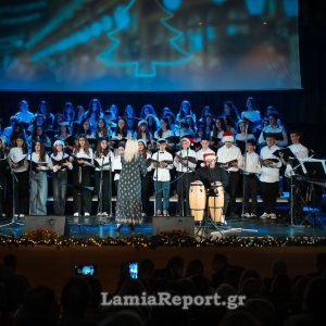 Το Μουσικό Σχολείο Λαμίας «έφερε τα Χριστούγεννα» με τις μελωδίες του στο Δημοτικό Θέατρο (ΦΩΤΟ)
