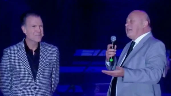 Τα «γαλλικά» του Μπέου στον Πολύζο στο άναμμα του δέντρου στον Βόλο: «Πάντα κάνει κάποια μ@@@@@@»