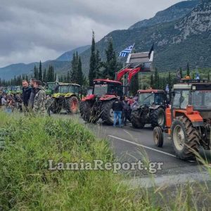 Οι αγρότες έκλεισαν την εθνική οδό Λαμίας - Αθηνών στο ύψος του Μπράλου  (ΒΙΝΤΕΟ)